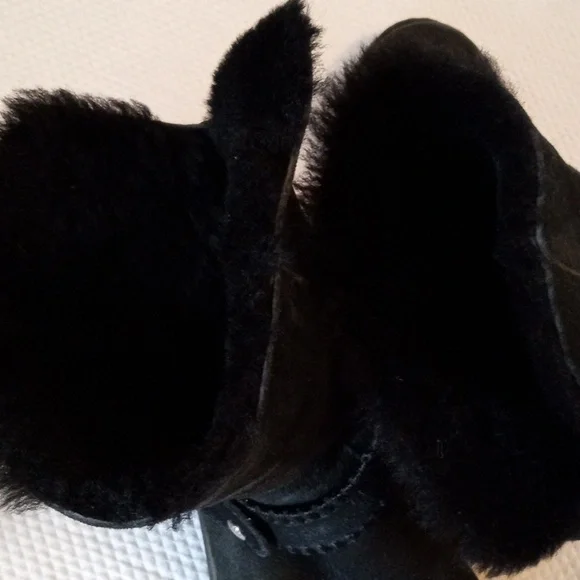 UGG Women's Black Shearling Boots 8 - Picture 8 of 8
